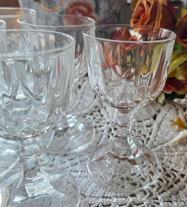 RCR Royal Crystal Rock 24% Lead Crystal White Wine Glasses Set of 6   (03)