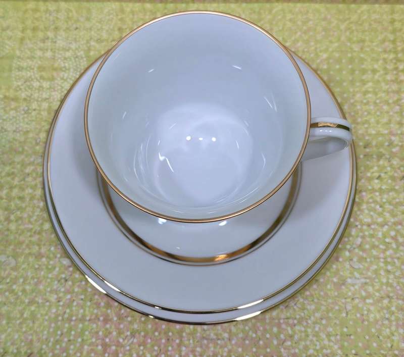 Noritake L553 "Gloria" | Vintage Fine Porcelain Tea Trio Set | 19641974 | Gold Trim | 17-Piece |