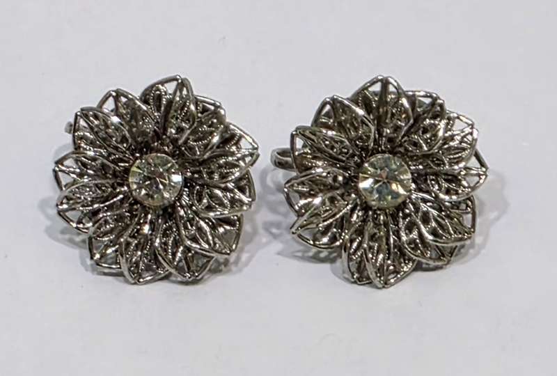 Vintage Jewelry Collection | 4 Brooches, 2 Pairs of Earrings & Decorative Tin