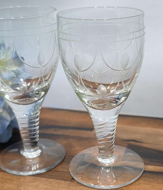 Set of Stuart Crystal Tamara Stem Glasses | Size on Photos |