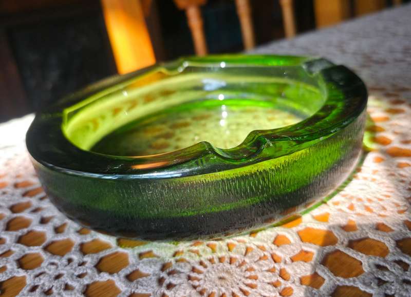 LARGE EMERALD GREEN GLASS ASHTRAY | VERY HEAVY
