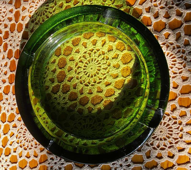 LARGE EMERALD GREEN GLASS ASHTRAY | VERY HEAVY