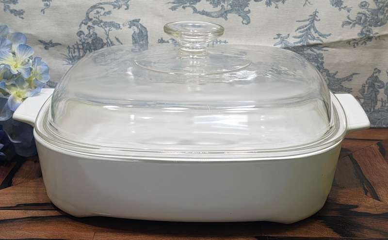 LARGE CORNING WARE BOWL WITH PYREX GLASS LID