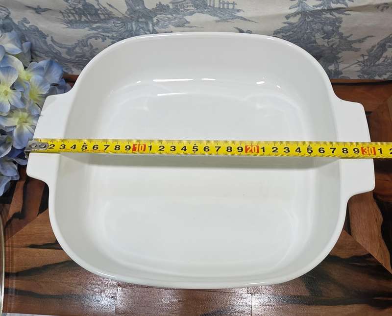 LARGE CORNING WARE BOWL WITH PYREX GLASS LID