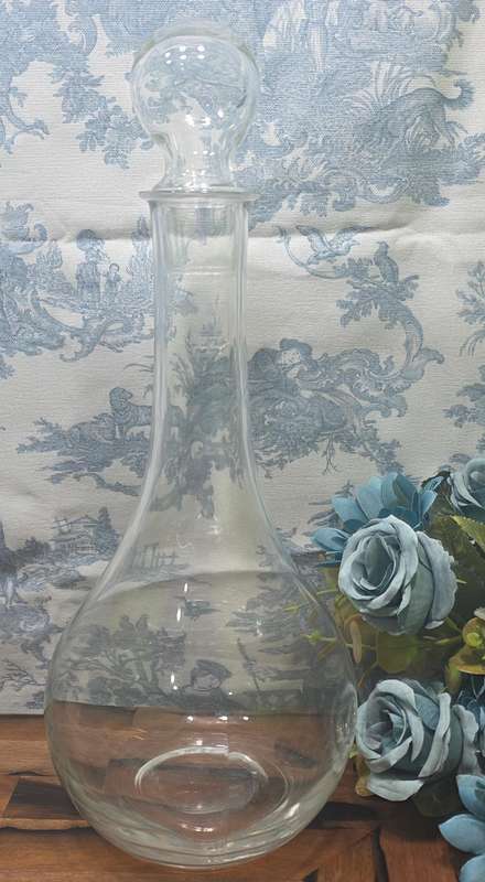 GLASS DECANTER FOR YOUR COLLECTION
