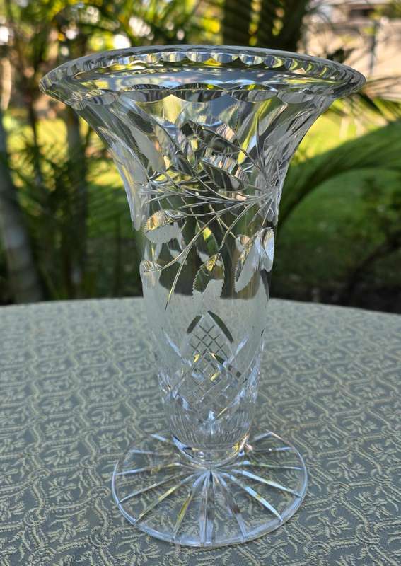 Stunning Cut Crystal Vase  22 cm High | Elegant Sparkle | 01 |