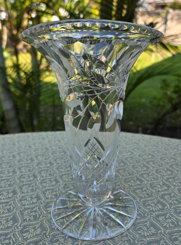 Stunning Cut Crystal Vase  22 cm High | Elegant Sparkle | 01 |