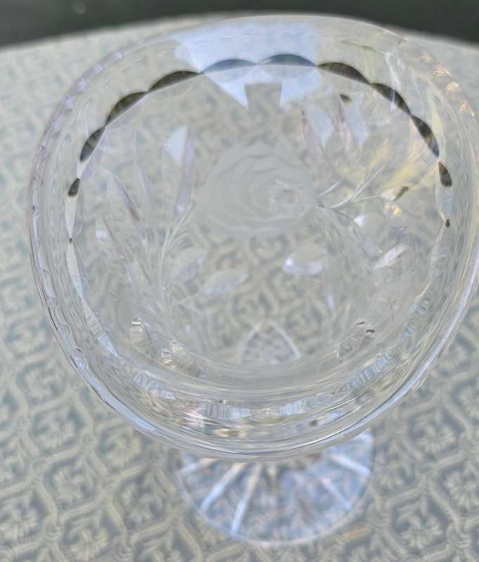 Stunning Cut Crystal Vase  22 cm High | Elegant Sparkle | 01 |