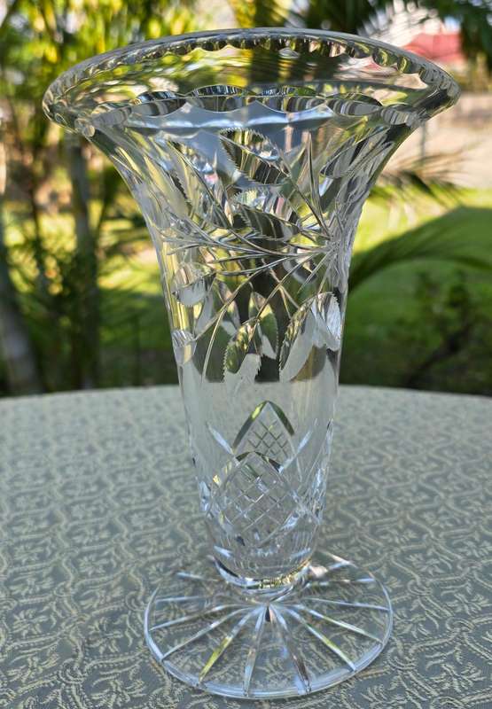 Stunning Cut Crystal Vase  22 cm High | Elegant Sparkle | 01 |