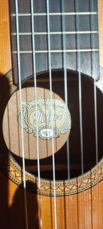 WOW !!!    1967 HOFNER model 487 guitar ?