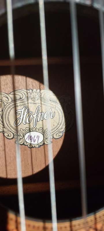 WOW !!!    1967 HOFNER model 487 guitar ?