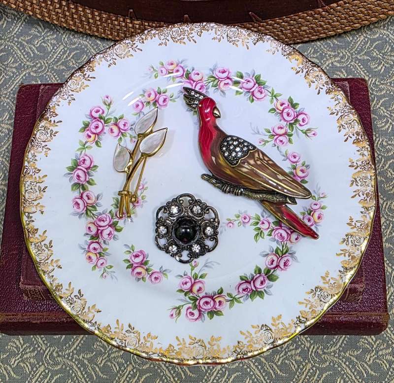 3 BROOCHES FOR YOUR COLLECTION