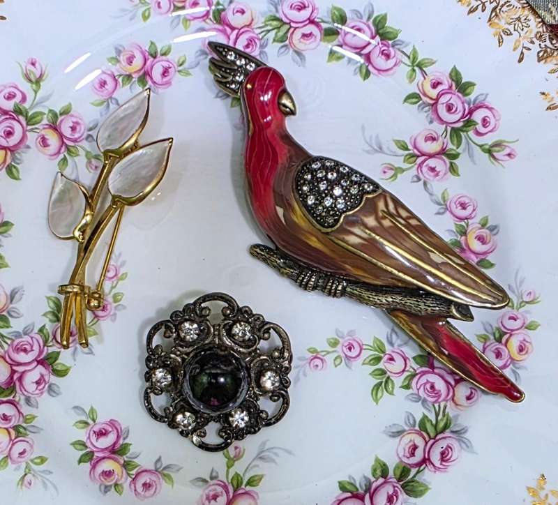 3 BROOCHES FOR YOUR COLLECTION