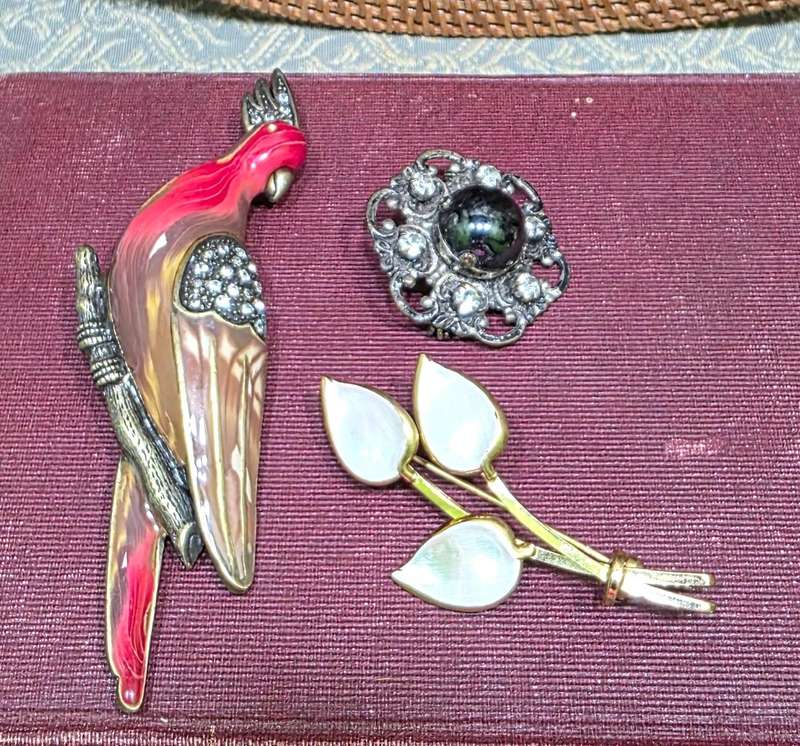 3 BROOCHES FOR YOUR COLLECTION