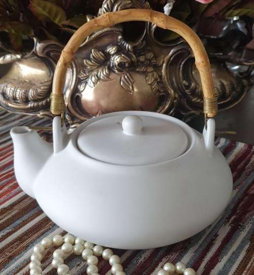 Venust Oriental Teapot