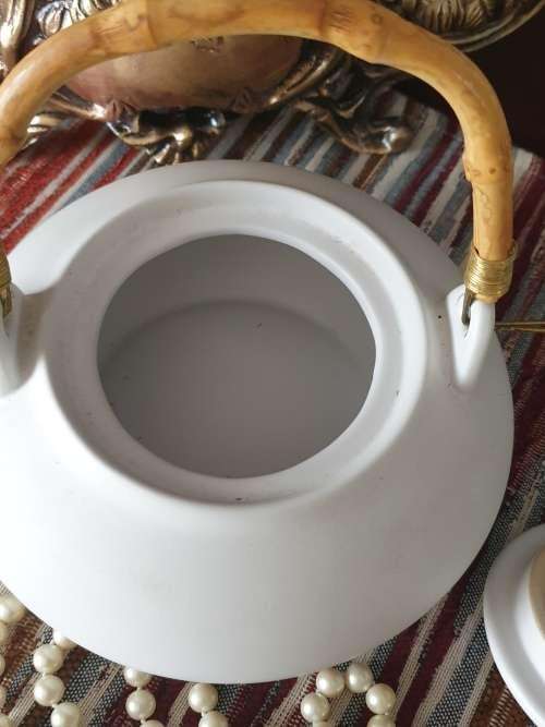 Venust Oriental Teapot