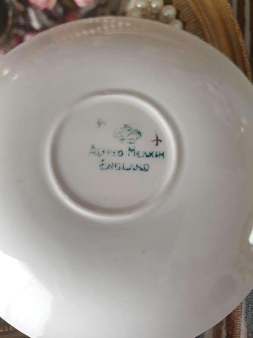 Alfred Meakin Cup and Saucer | 02 |