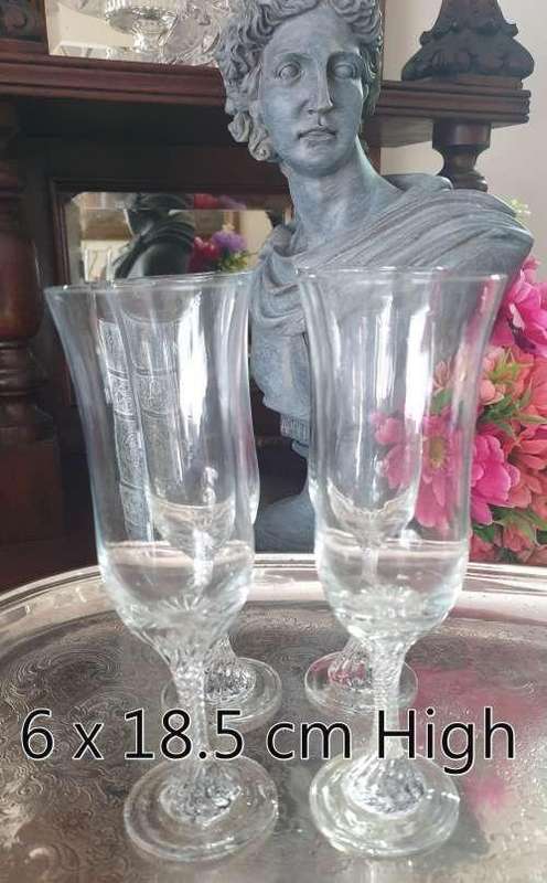 4 champagne flute glasses
