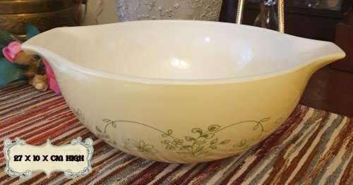 Vintage Pyrex made in the USA Nesting Bowls set of 3