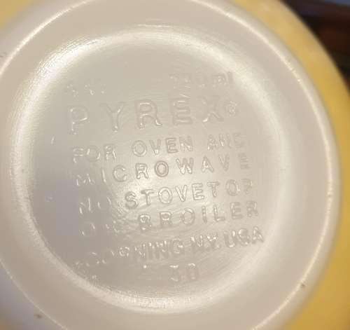 Vintage Pyrex made in the USA Nesting Bowls set of 3
