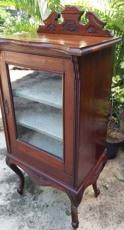 Late 1800s display cabinet