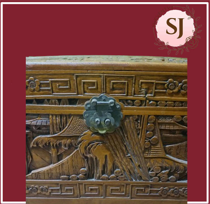 Oriental Camphor kist - hand carved