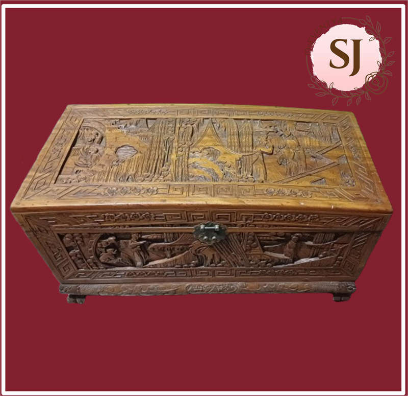 Oriental Camphor kist - hand carved