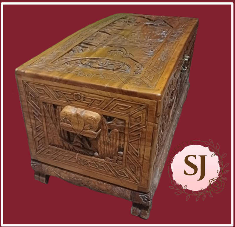Oriental Camphor kist - hand carved
