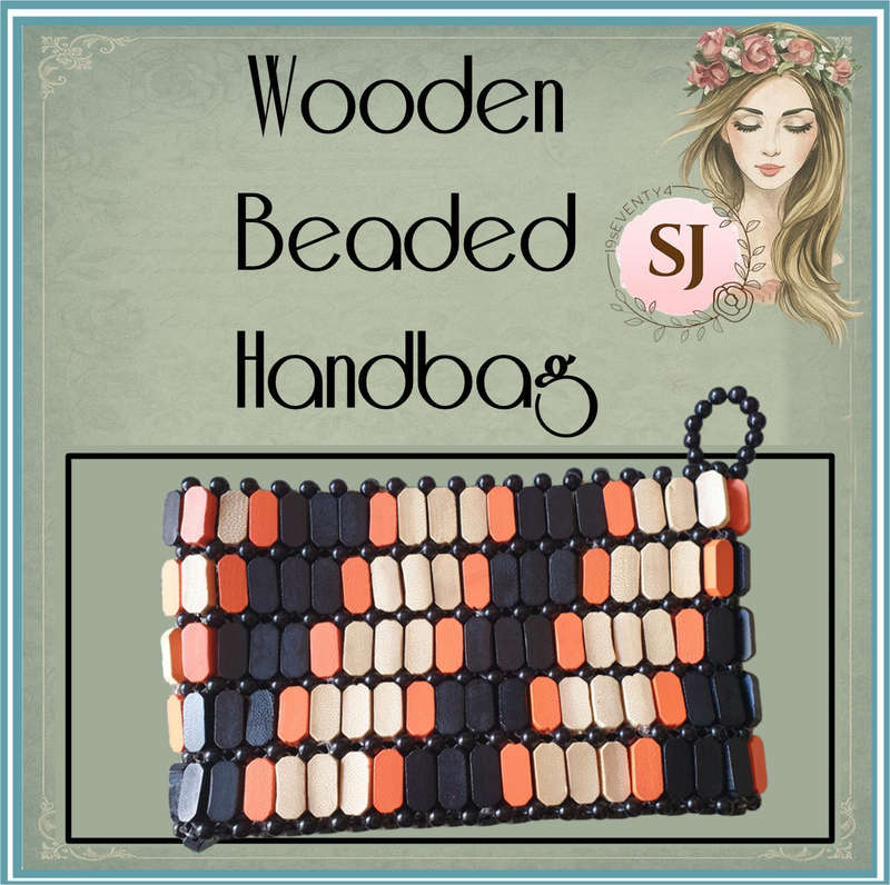 Wooden Beaded Handbag / Clutch 1970`s Beautiful Condition | 21 x 13 x 4 cm |