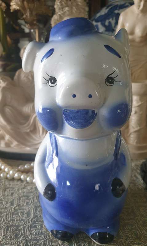 Vintage large ceramic piggy bank, very cute and kitsch