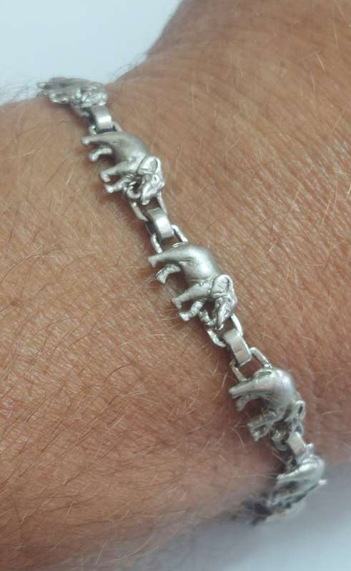 Amazing vintage sterling silver elephant bracelet 12.8g