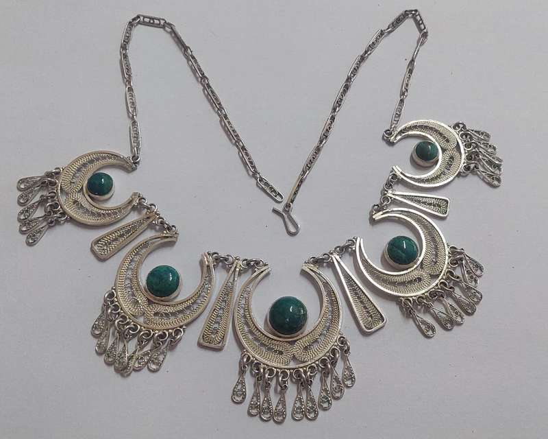 Amazing vintage sterling filigree silver green stone necklace 47.7g