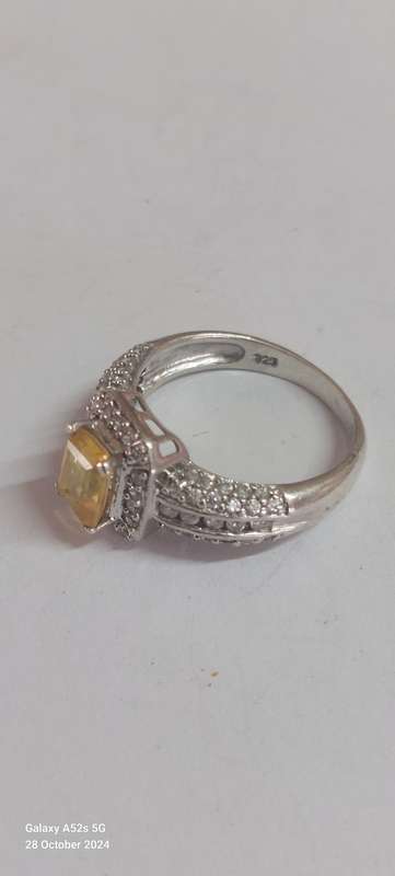 Wow!! Vintage sterling silver yellow sapphire & cz ring 4.3g