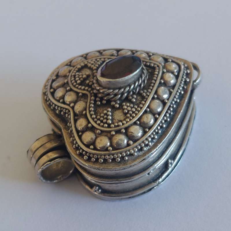 Rare vintage sterling silver garnet poison pendant 4.9g