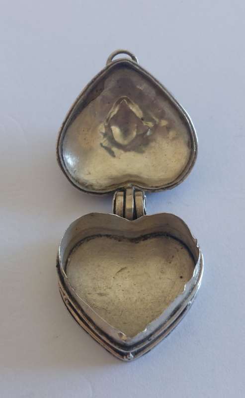 Rare vintage sterling silver garnet poison pendant 4.9g