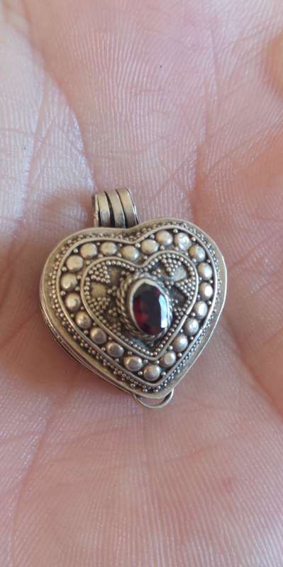 Rare vintage sterling silver garnet poison pendant 4.9g