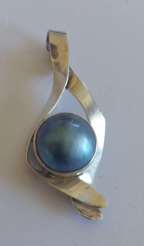 Large sterling silver Mabe pearl pendant 6.7g
