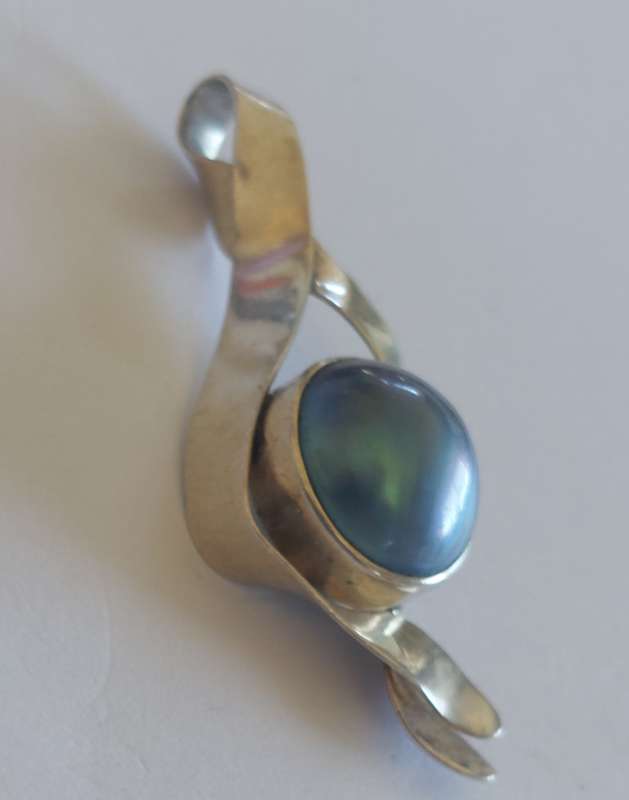 Large sterling silver Mabe pearl pendant 6.7g