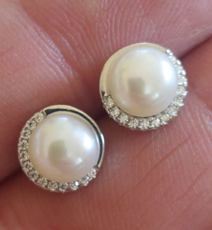 Gorgeous sterling silver pearl & cz earrings 2.5g