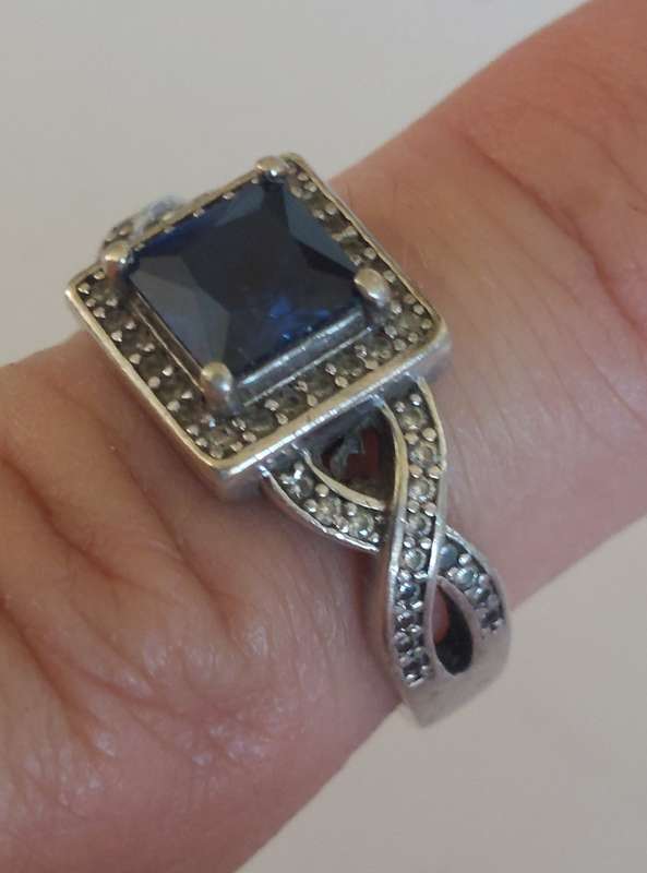 Magnificent sterling silver sapphire & cz ring 3.7g