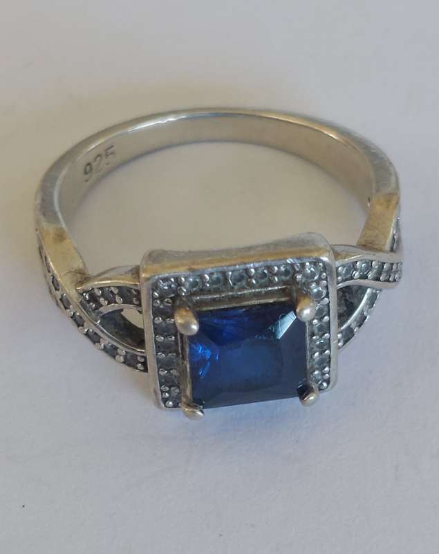 Magnificent sterling silver sapphire & cz ring 3.7g