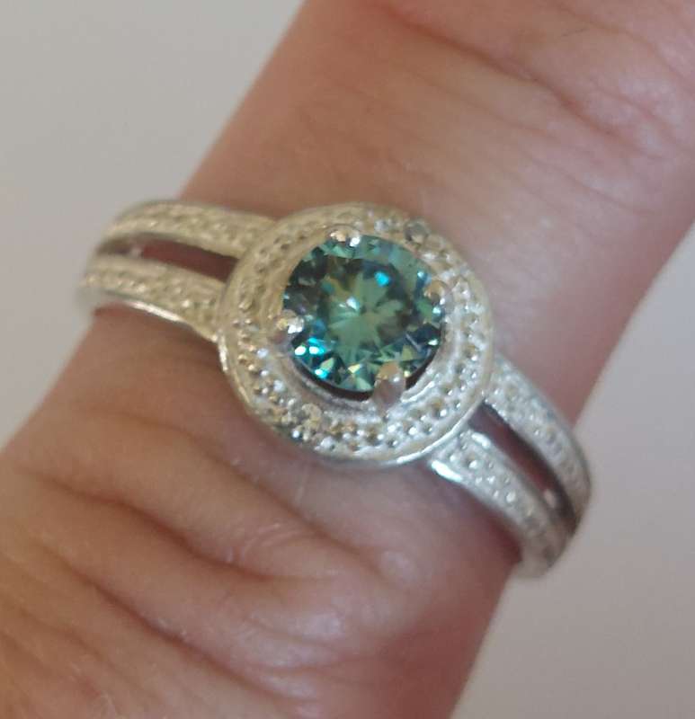 Beautiful sterling silver blue Moissanite & cz ring 2.2g