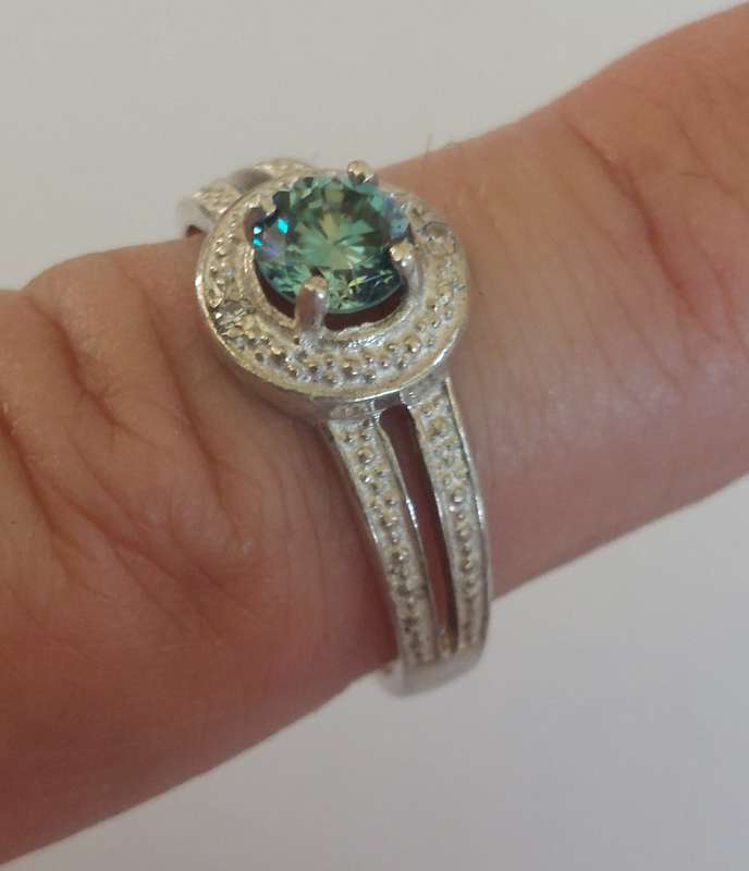 Beautiful sterling silver blue Moissanite & cz ring 2.2g