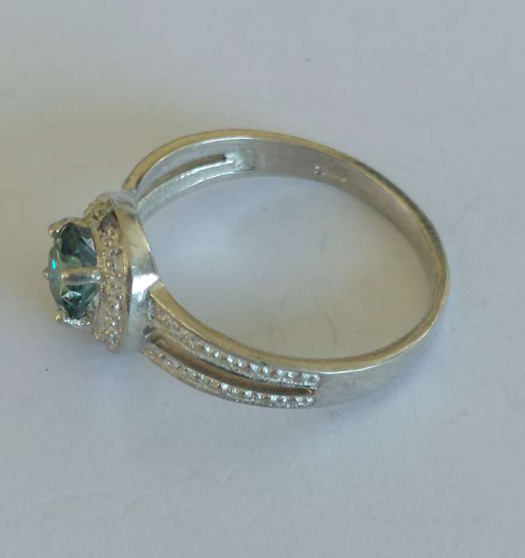 Beautiful sterling silver blue Moissanite & cz ring 2.2g