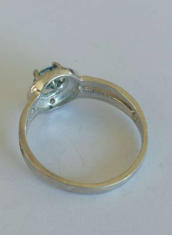 Beautiful sterling silver blue Moissanite & cz ring 2.2g