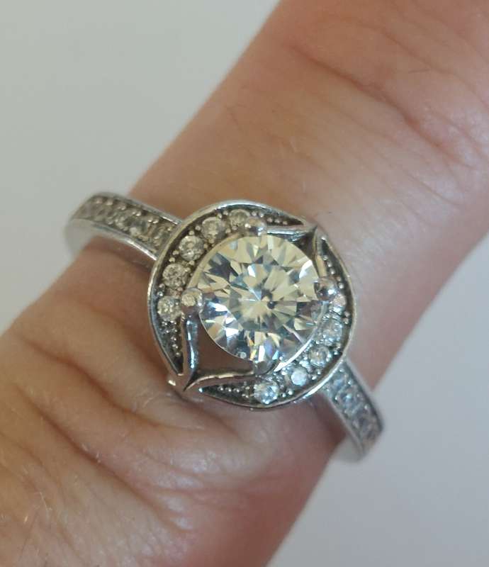 Gorgeous sterling silver Moissanite & cz ring 3.5g