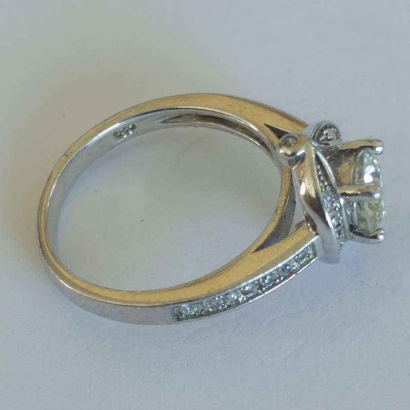 Gorgeous sterling silver Moissanite & cz ring 3.5g