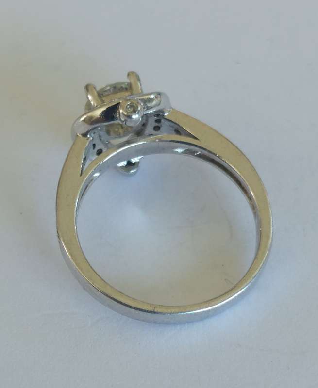 Gorgeous sterling silver Moissanite & cz ring 3.5g