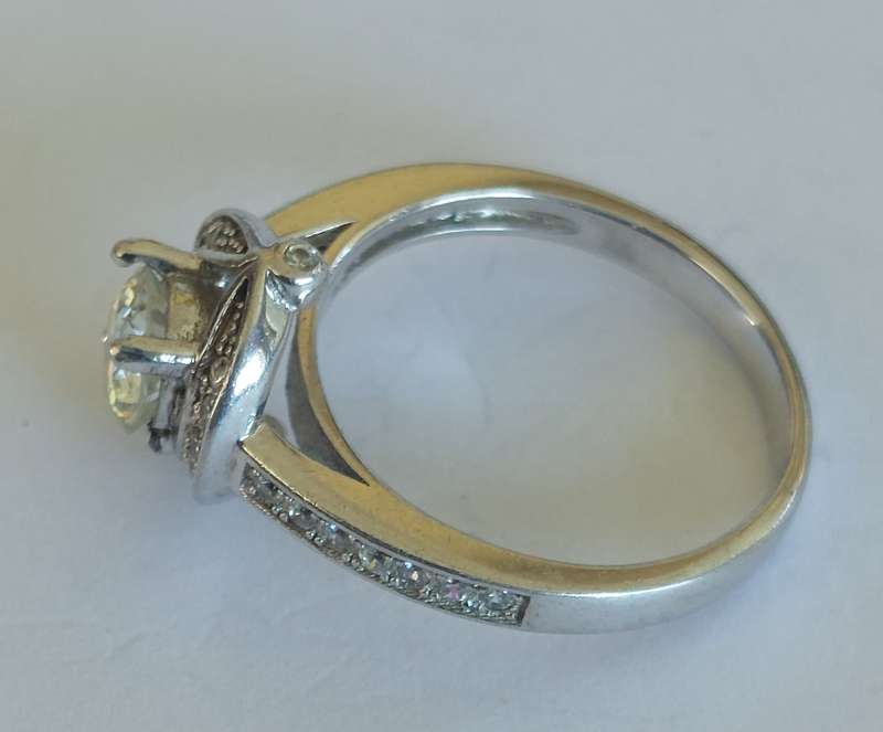 Gorgeous sterling silver Moissanite & cz ring 3.5g