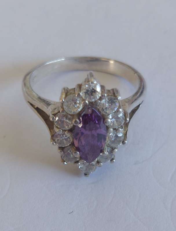 Gorgeous vintage sterling silver cz ring 5.3g